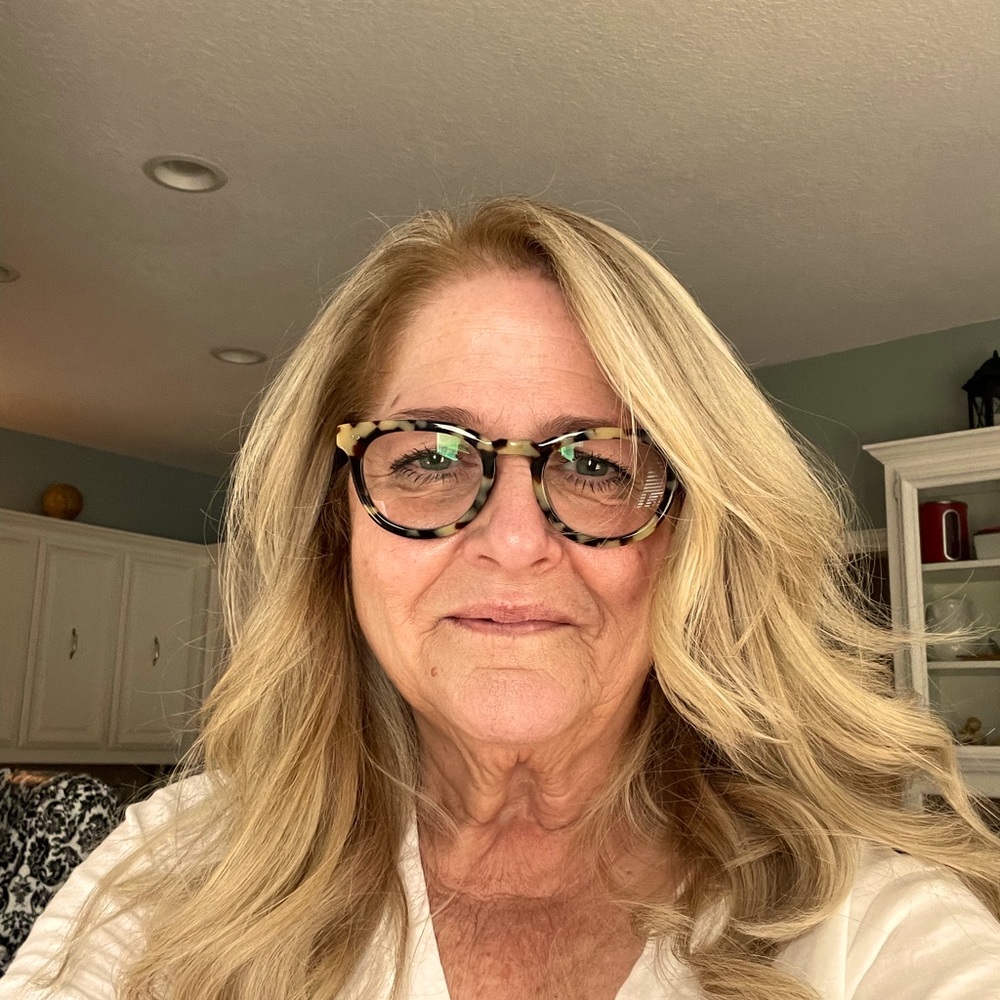 Meet your Posher, Leslie